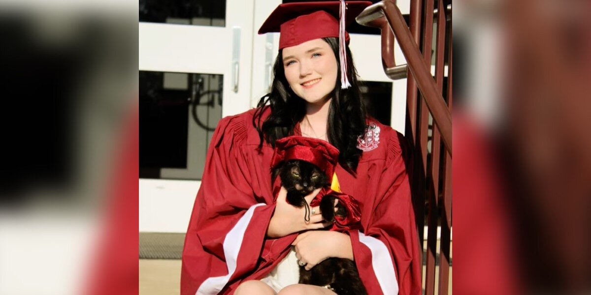 Little Girl Asked Her Cat to Stay With Her Until Graduation โ And He Did